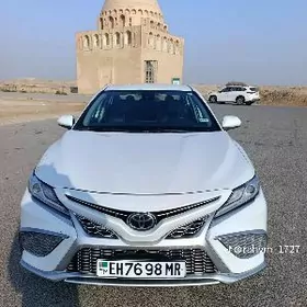 Toyota Camry 2021