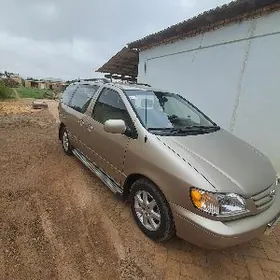 Toyota Sienna 1999