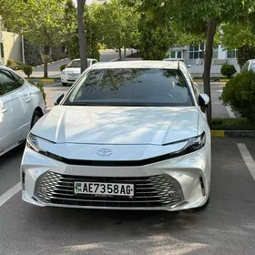 Toyota Camry 2025