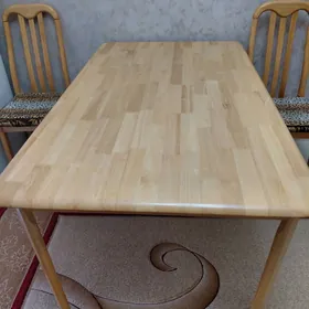 стол и стулья