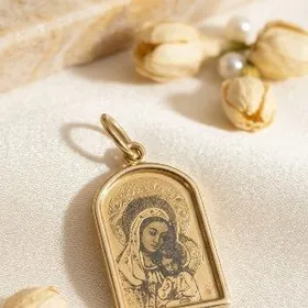 золотой российский кулон