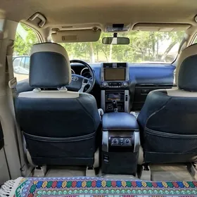 Toyota Land Cruiser Prado 2013