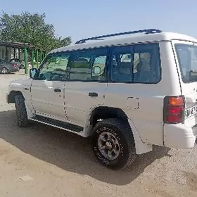 Mitsubishi Montero 1999
