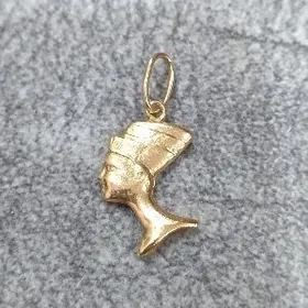 золотой кулон Нефертити