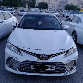Toyota Camry 2021
