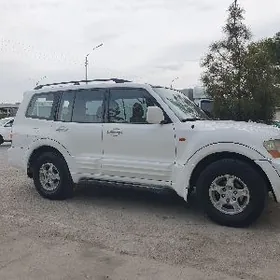 Mitsubishi Pajero 2001