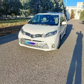 Toyota Sienna 2018