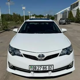 Toyota Camry 2014