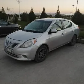 Nissan Versa 2011
