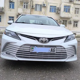 Toyota Camry 2021