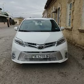 Toyota Sienna 2019