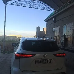 Toyota Highlander 2021