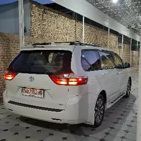 Toyota Sienna 2020