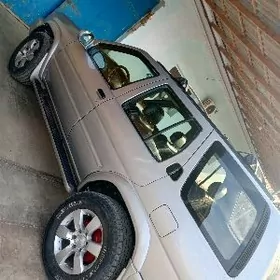 Nissan Pathfinder 2001