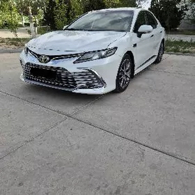 Toyota Camry 2021