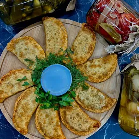 Ofisant gerek kafeda