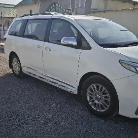 Toyota Sienna 2018
