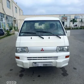 Toyota Hiace 2008