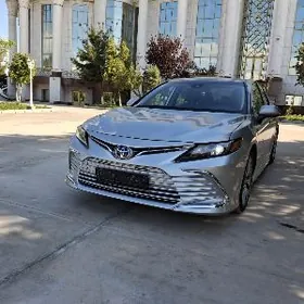Toyota Camry 2021