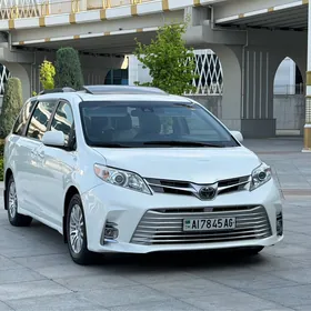 Toyota Sienna 2019