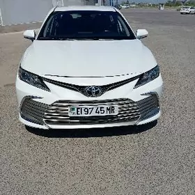 Toyota Camry 2021