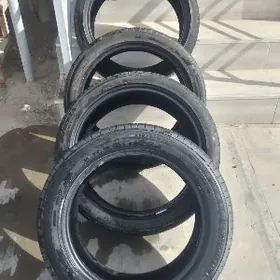 245/40/19     215/55/17