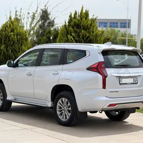 Mitsubishi Pajero 2020