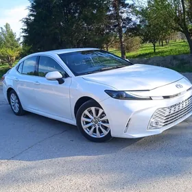 Toyota Camry Hybrid 2025