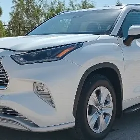 Toyota Highlander 2021