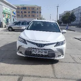Toyota Camry 2021