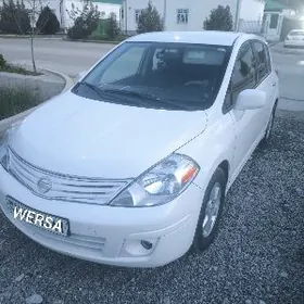 Nissan Versa 2011