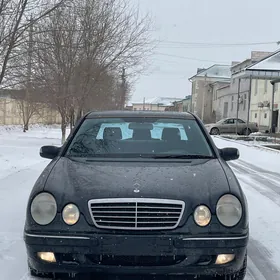 Mercedes-Benz E320 2001