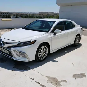 Toyota Camry 2021