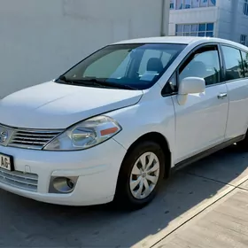 Nissan Versa 2012