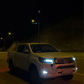 Toyota Hilux 2023