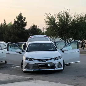 Toyota Camry 2021
