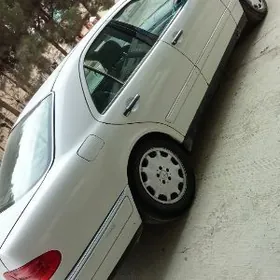 Mercedes-Benz E320 1997
