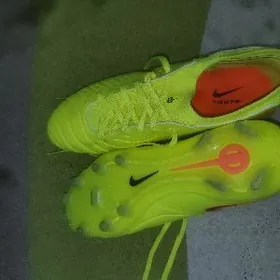 Nike Tiempo butsy
