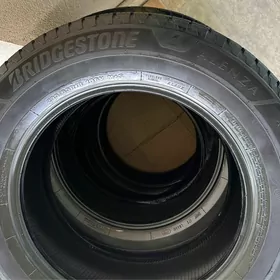 235/65R18 Bridgestone Alenza