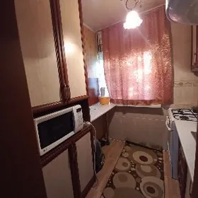 Продаю 11 Микр 2 ком 2 этаж 