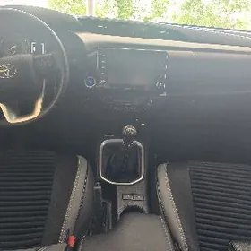 Toyota Hilux 2025