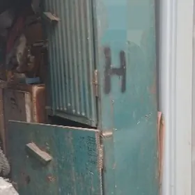 Железный сейф