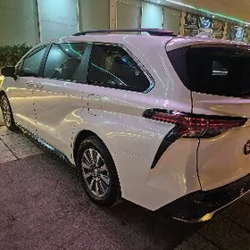 Toyota Sienna 2023