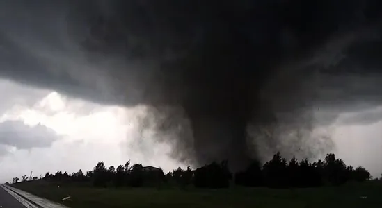 Серия торнадо обрушилась на центральные штаты США