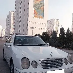 Mercedes-Benz E320 2001