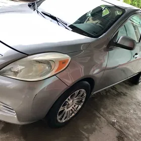 Nissan Versa 2012