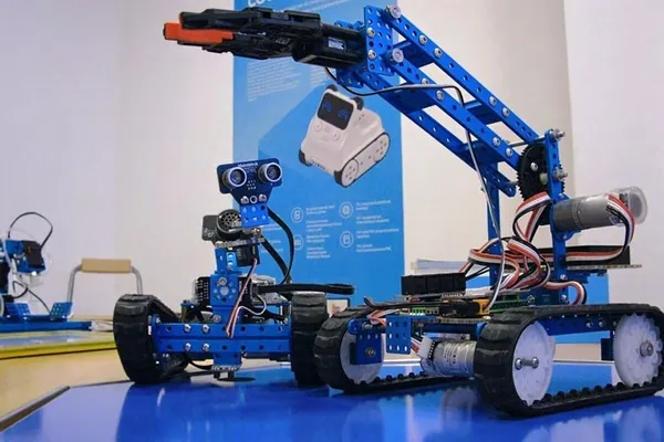 Aşgabatda «Ýaş inžener 2026» robototehnika we programmirleme bäsleşigi geçiriler