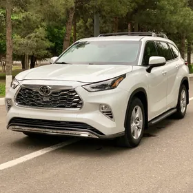 Toyota Highlander 2021