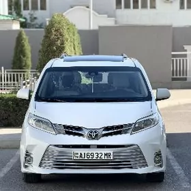 Toyota Sienna 2020