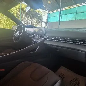 Hyundai Elantra 2025